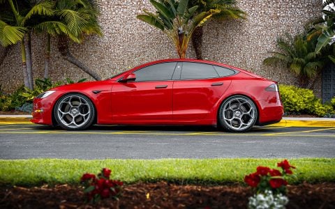 Lowered Tesla Model S Plaid on 21 inch Satin Titanium UP05 Wheels by Unplugged Performance 1920px (5)