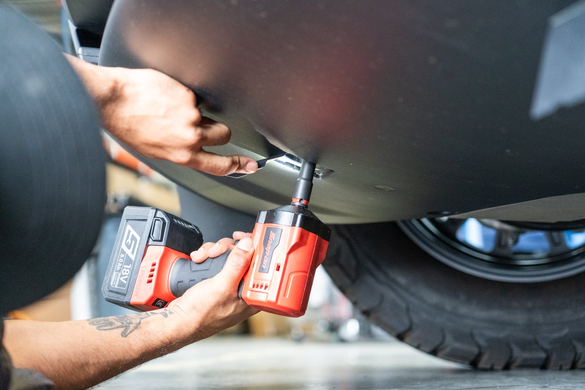 TESLA CYBERTRUCK HD FRONT BUMPER WITH FRONT BULL BAR UP INVINCIBLE 00035_1920