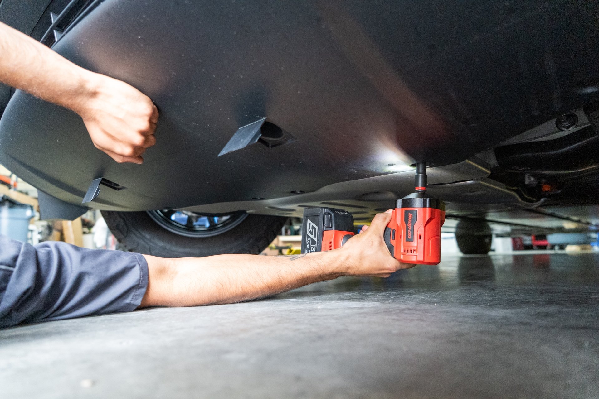 TESLA CYBERTRUCK HD FRONT BUMPER WITH FRONT BULL BAR UP INVINCIBLE 00036_1920