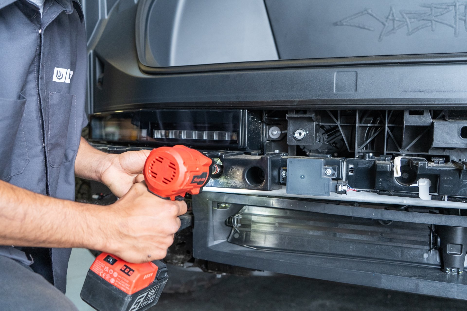 TESLA CYBERTRUCK HD FRONT BUMPER WITH FRONT BULL BAR UP INVINCIBLE 00044_1920