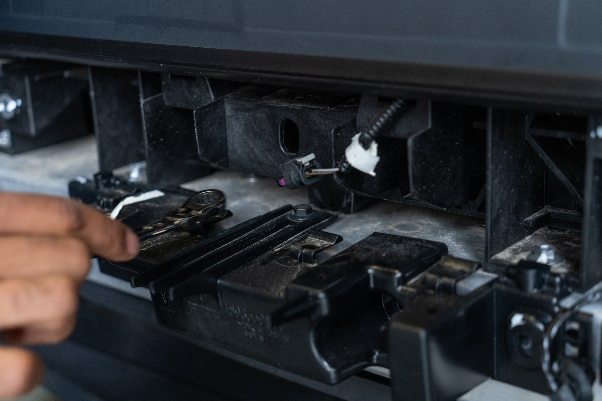 TESLA CYBERTRUCK HD FRONT BUMPER WITH FRONT BULL BAR UP INVINCIBLE 00051_1920