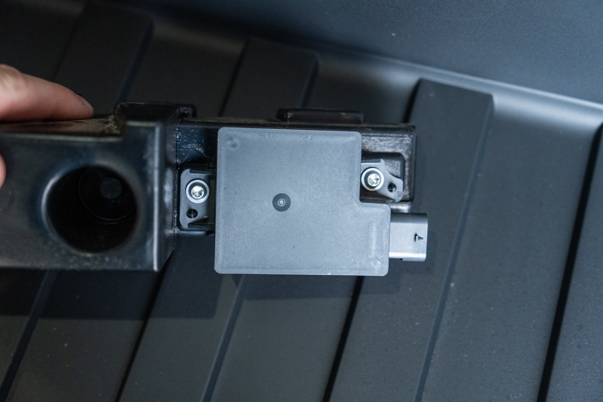 TESLA CYBERTRUCK HD FRONT BUMPER WITH FRONT BULL BAR UP INVINCIBLE 00055_1920