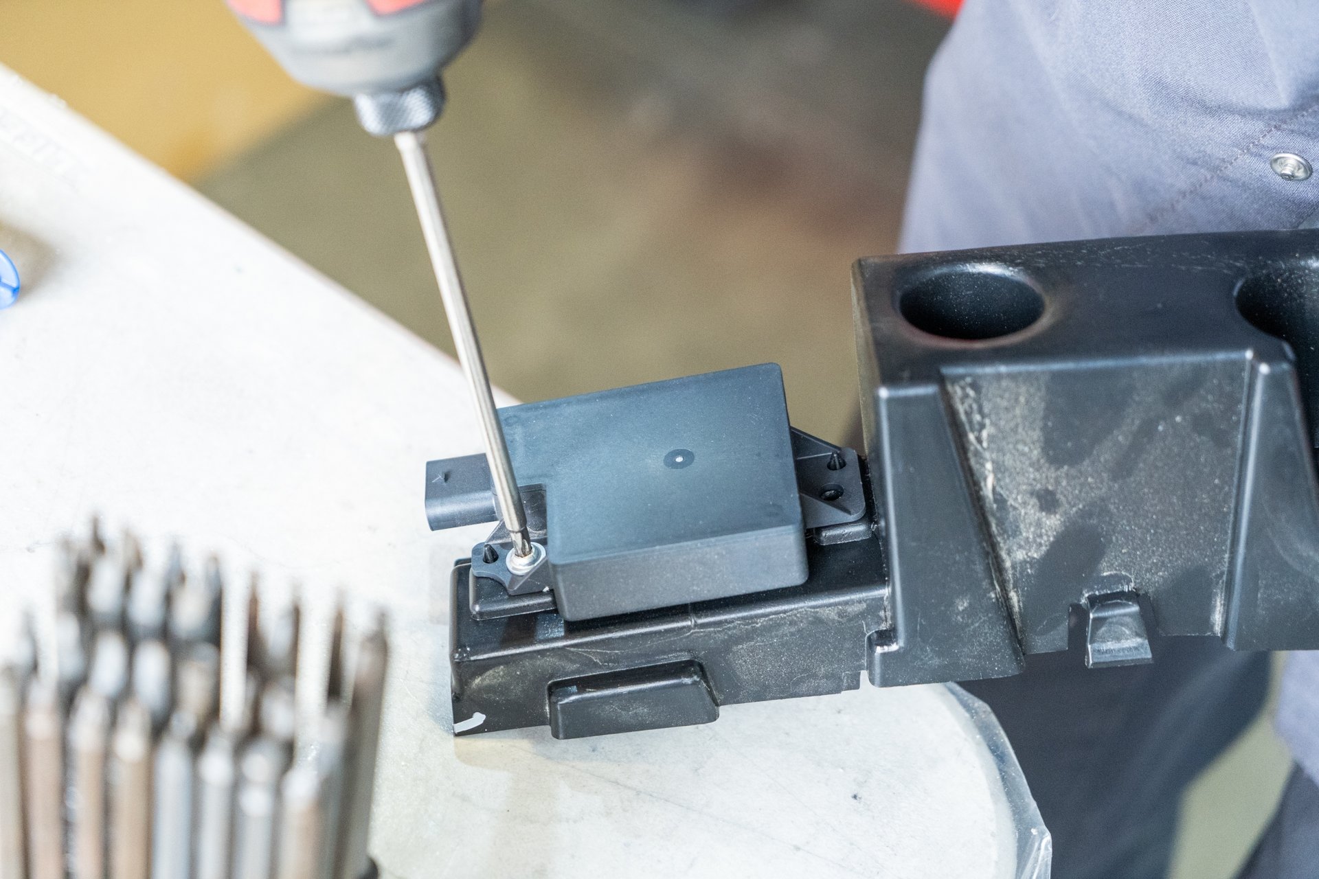 TESLA CYBERTRUCK HD FRONT BUMPER WITH FRONT BULL BAR UP INVINCIBLE 00056_1920