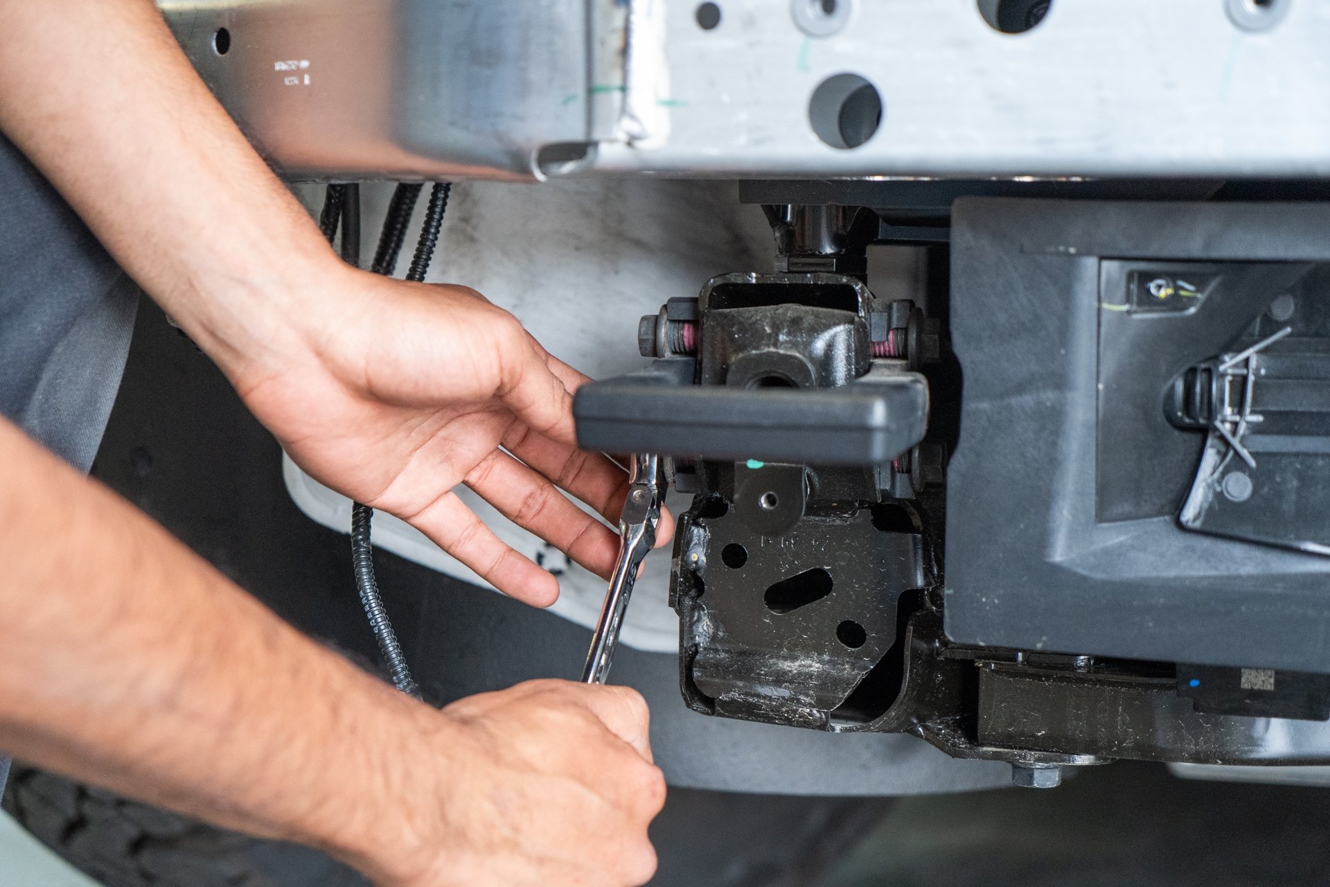 TESLA CYBERTRUCK HD FRONT BUMPER WITH FRONT BULL BAR UP INVINCIBLE 00058_1920