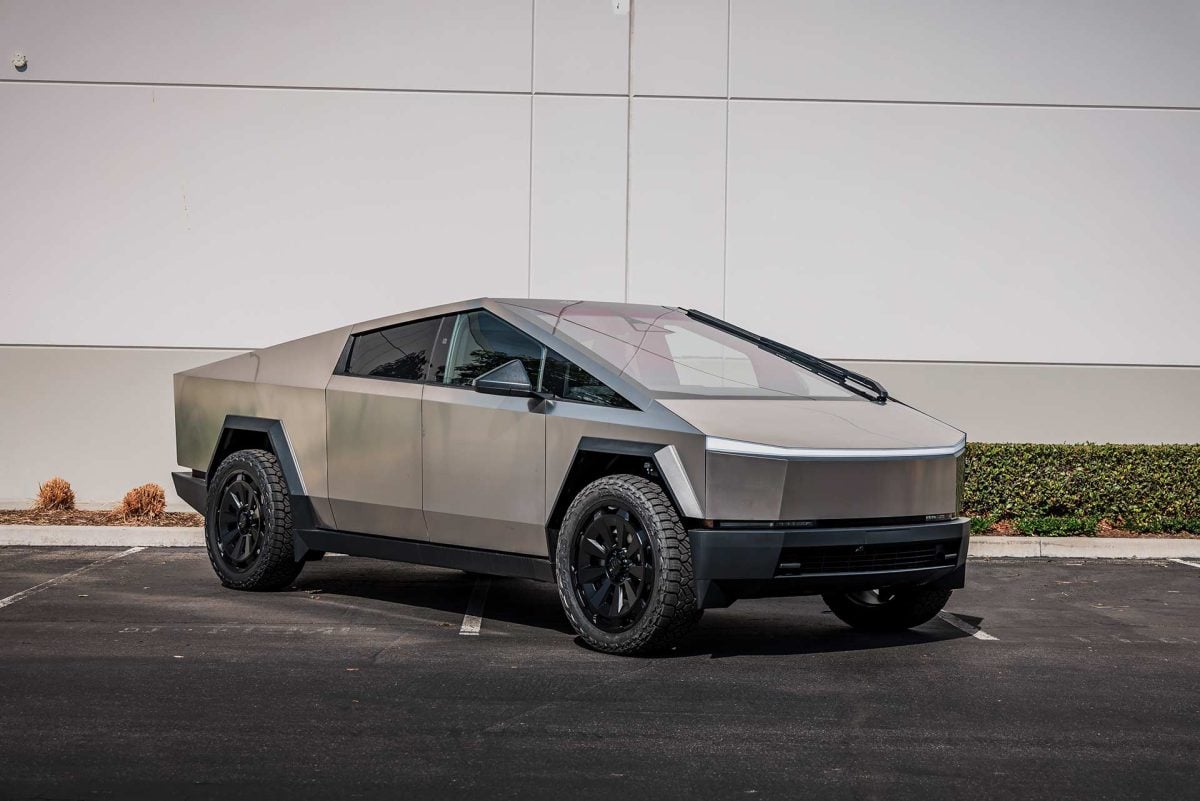 Tesla Cybertruck with 24-Inch UP Forged CYBRNOVA in Satin Black