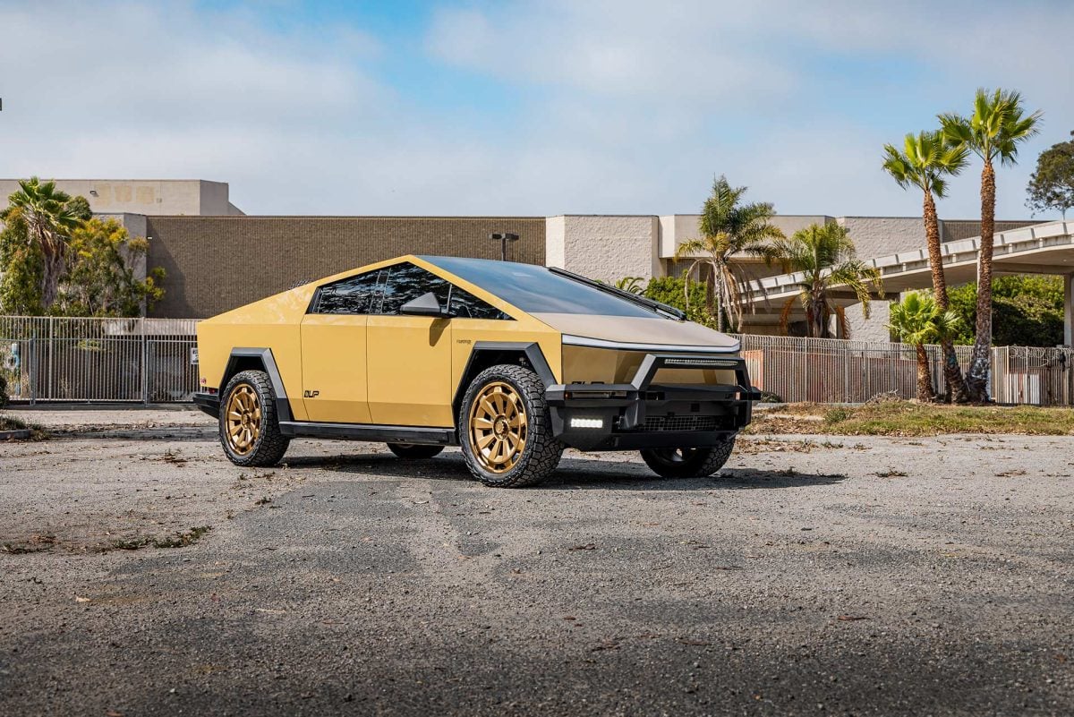 Tan Wrapped Tesla Cybertruck with 24-inch UP Forged CYBRNOVA in Satin Bronze