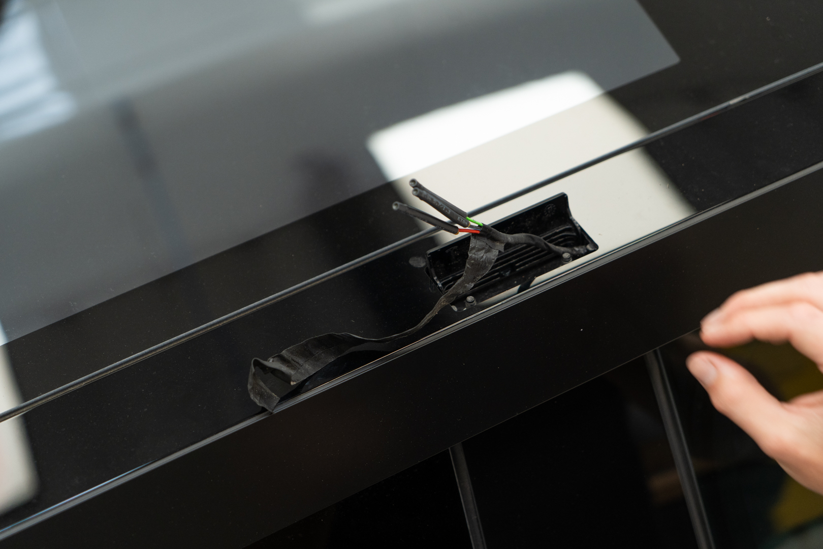 Tesla Cybertruck UP INVINCIBLE DOUBLE ROW LIGHT BAR 48V - Installation-10