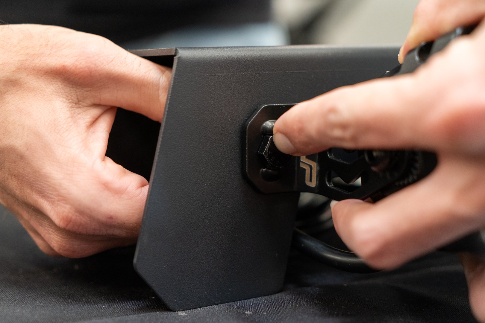 Tesla Cybertruck UP INVINCIBLE DOUBLE ROW LIGHT BAR 48V - Installation-22