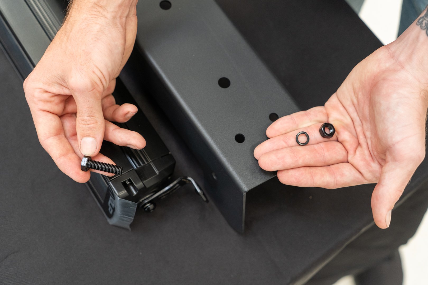 Tesla Cybertruck UP INVINCIBLE DOUBLE ROW LIGHT BAR 48V - Installation-25