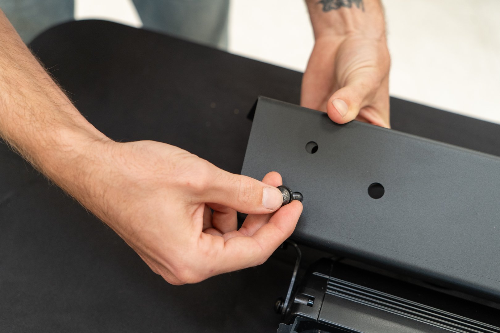 Tesla Cybertruck UP INVINCIBLE DOUBLE ROW LIGHT BAR 48V - Installation-28