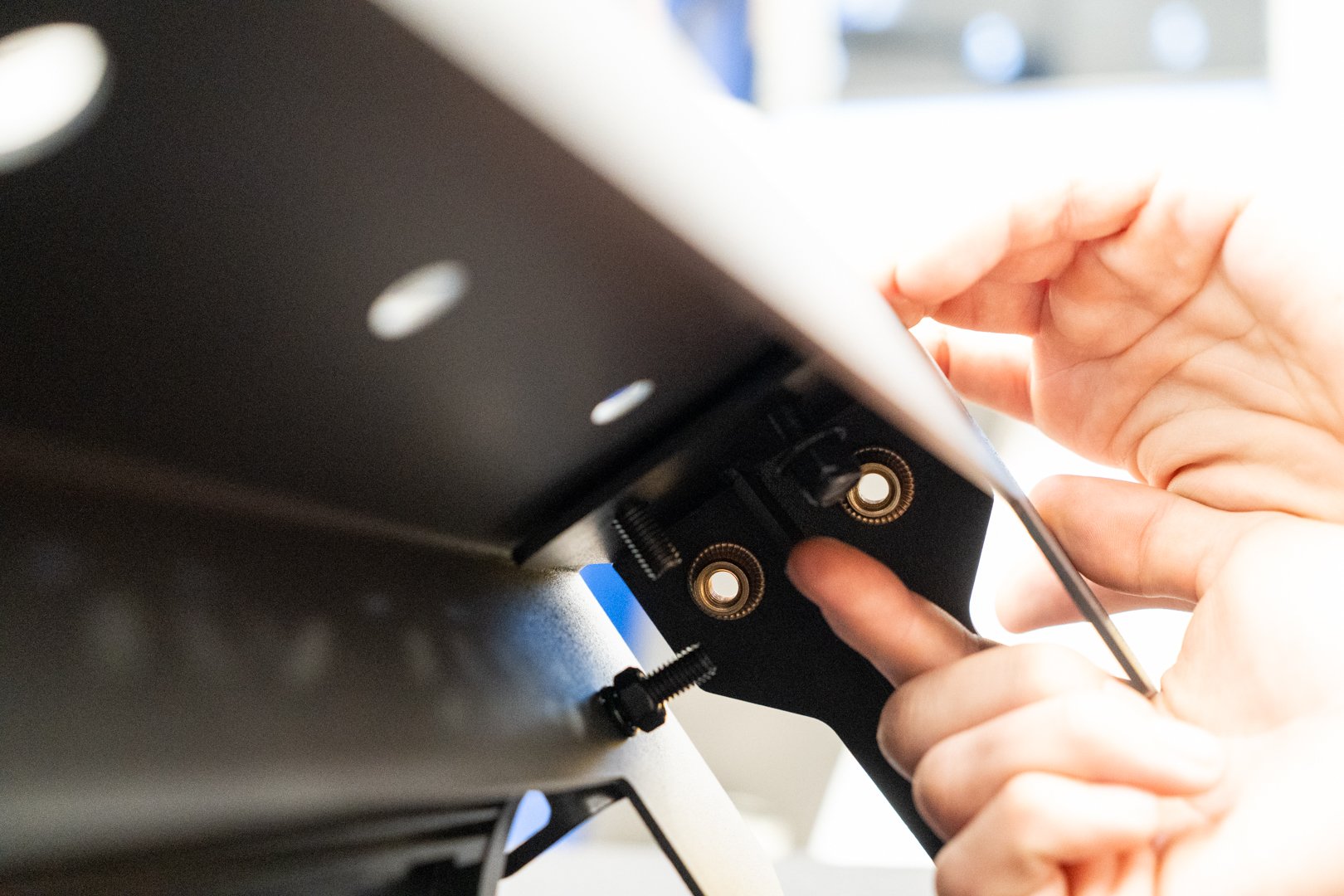 Tesla Cybertruck UP INVINCIBLE DOUBLE ROW LIGHT BAR 48V - Installation-31