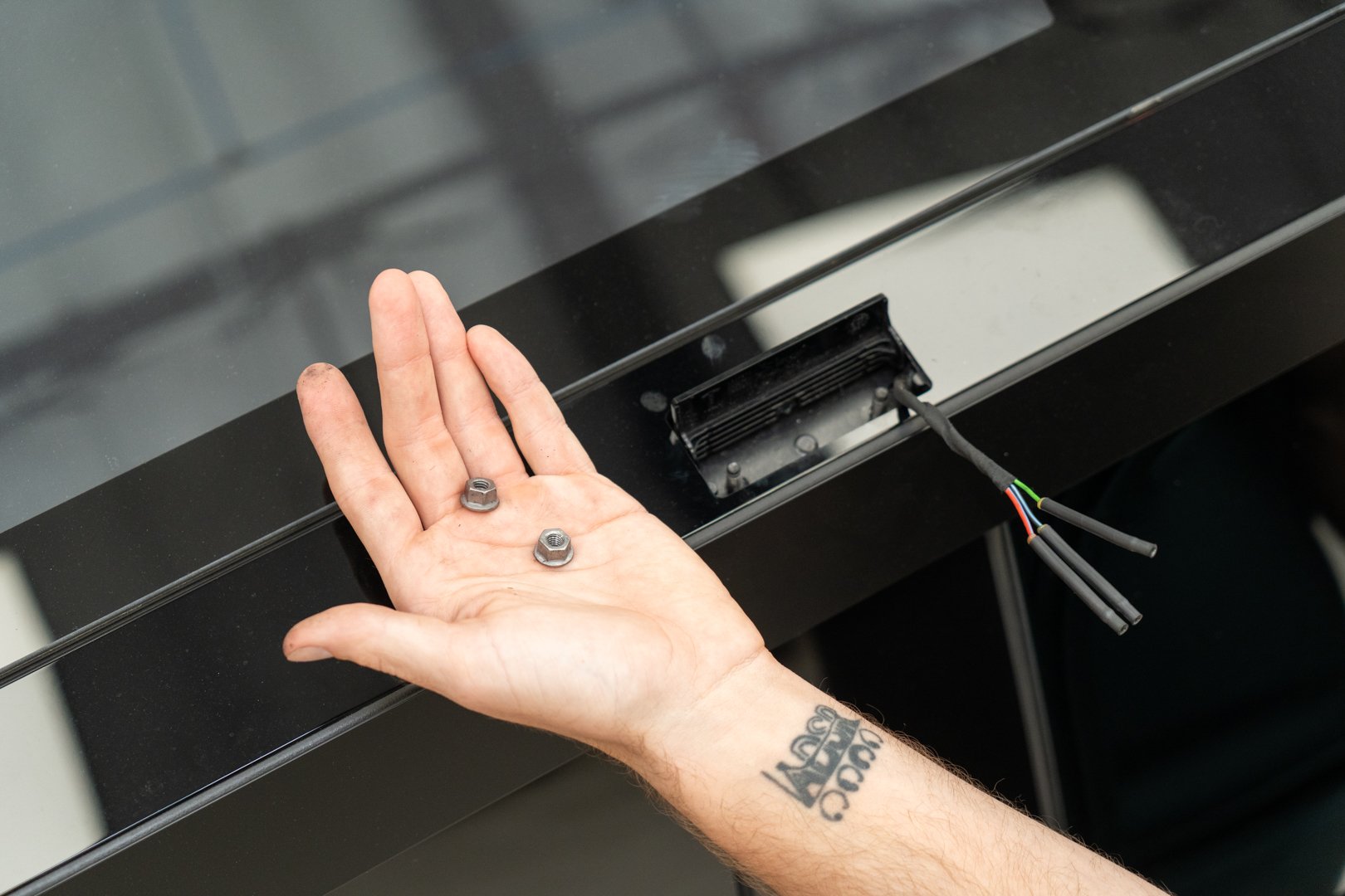 Tesla Cybertruck UP INVINCIBLE DOUBLE ROW LIGHT BAR 48V - Installation-39