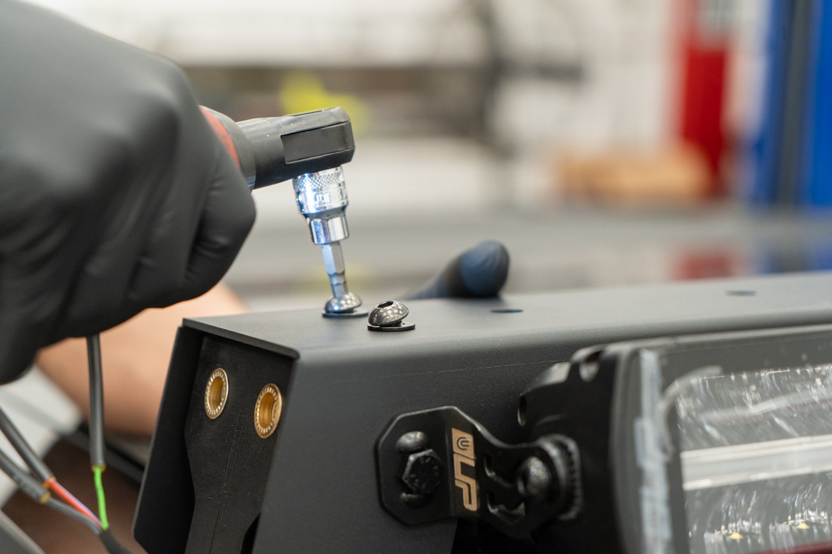 Tesla Cybertruck UP INVINCIBLE DOUBLE ROW LIGHT BAR 48V - Installation-41