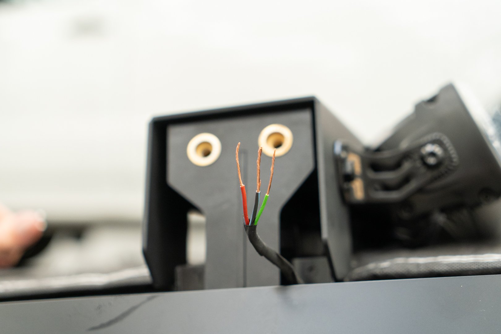 Tesla Cybertruck UP INVINCIBLE DOUBLE ROW LIGHT BAR 48V - Installation-45