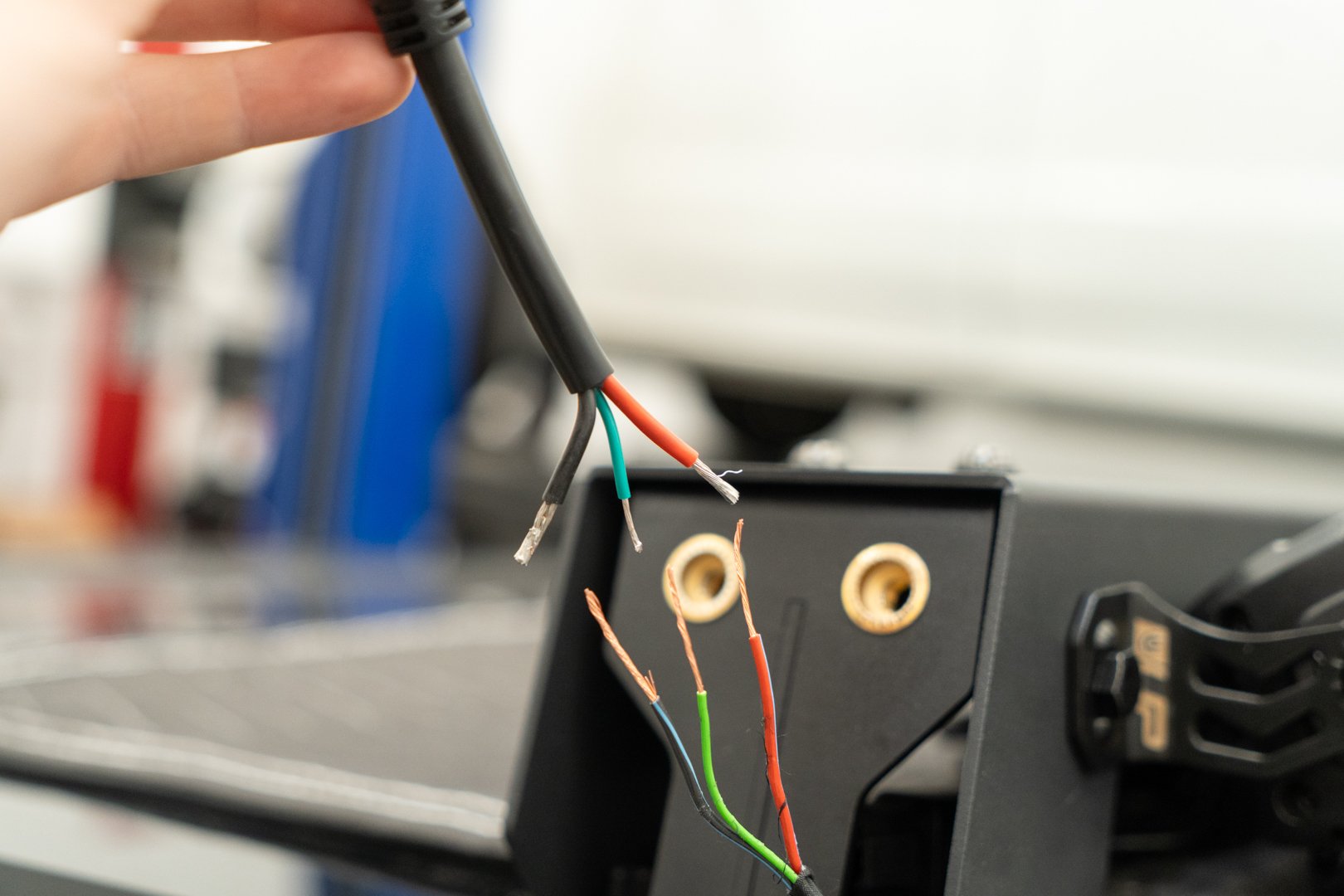 Tesla Cybertruck UP INVINCIBLE DOUBLE ROW LIGHT BAR 48V - Installation-46