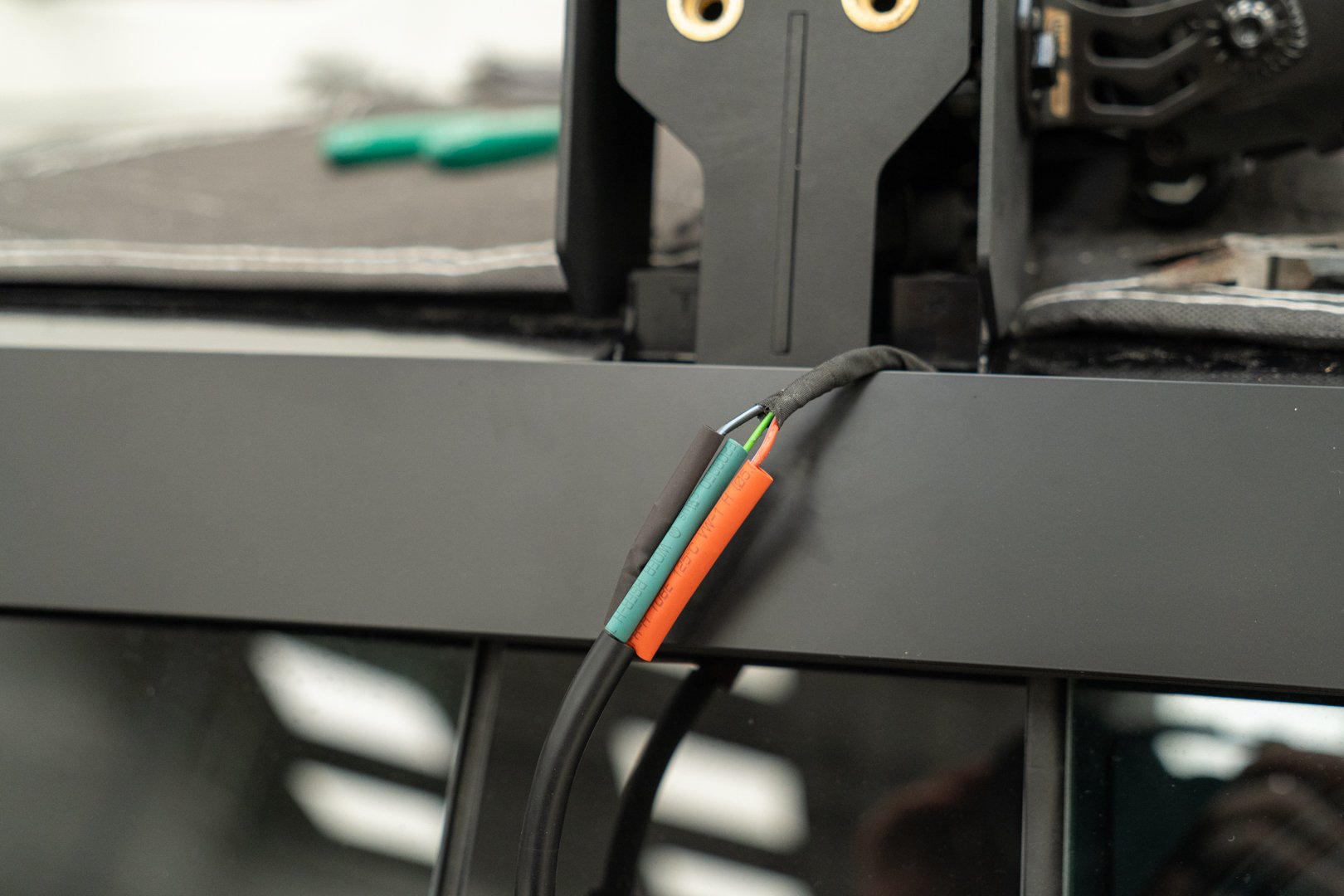 Tesla Cybertruck UP INVINCIBLE DOUBLE ROW LIGHT BAR 48V - Installation-47