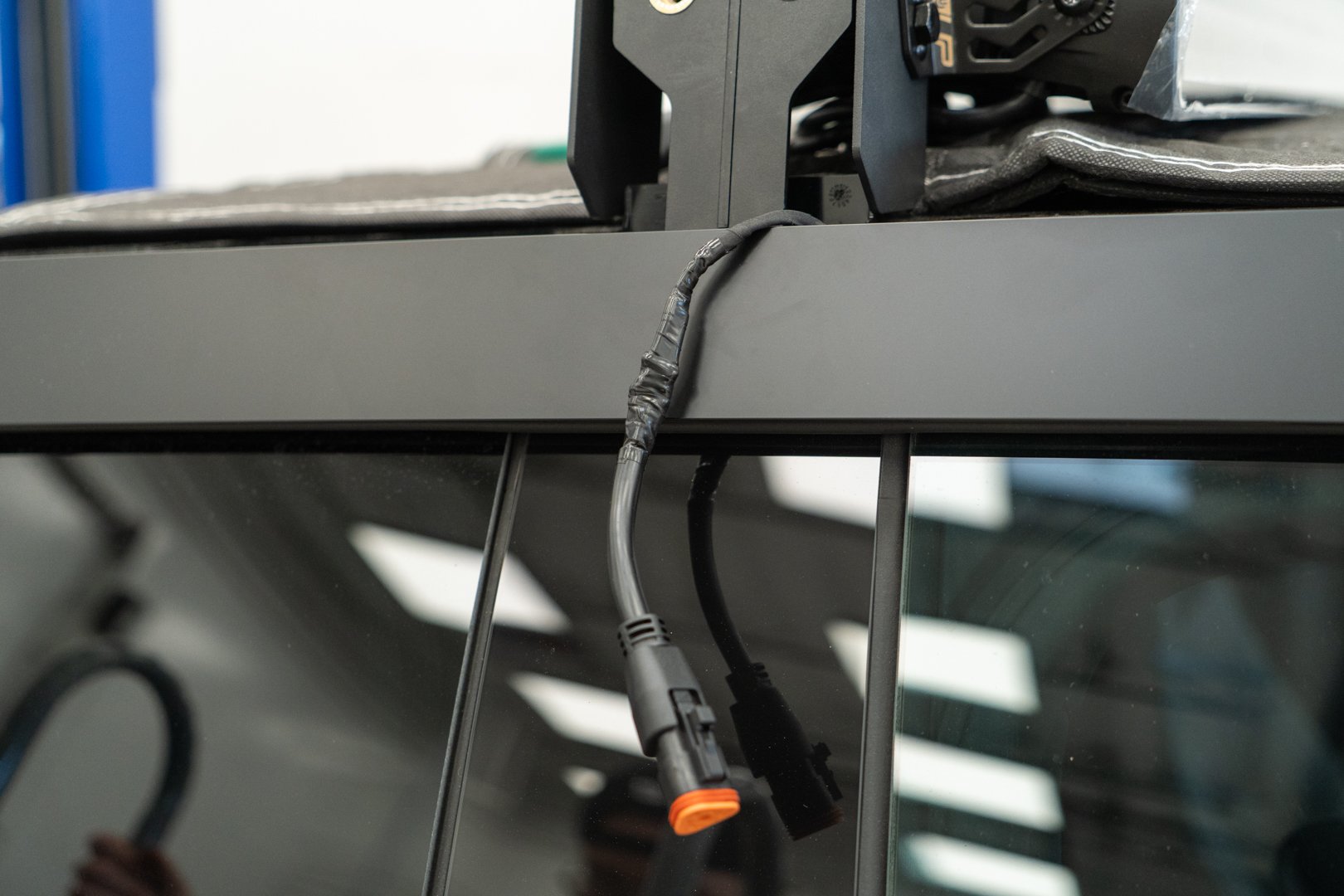 Tesla Cybertruck UP INVINCIBLE DOUBLE ROW LIGHT BAR 48V - Installation-48