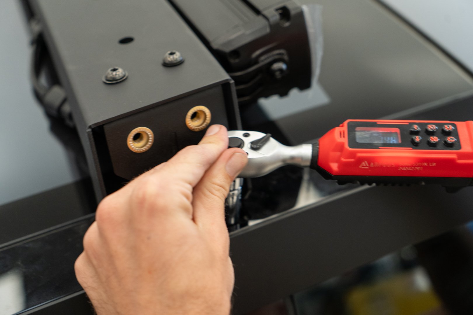 Tesla Cybertruck UP INVINCIBLE DOUBLE ROW LIGHT BAR 48V - Installation-56