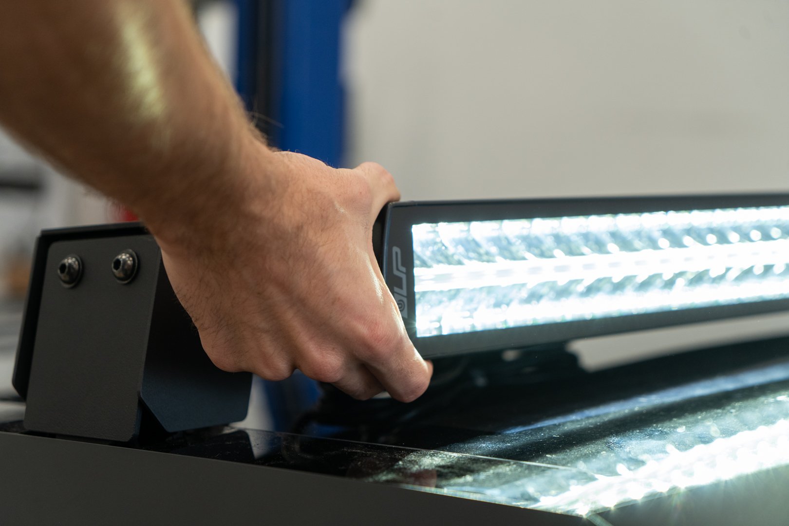 TESLA CYBERTRUCK UP INVINCIBLE Roof Light Bar INSTALLATION GUIDE