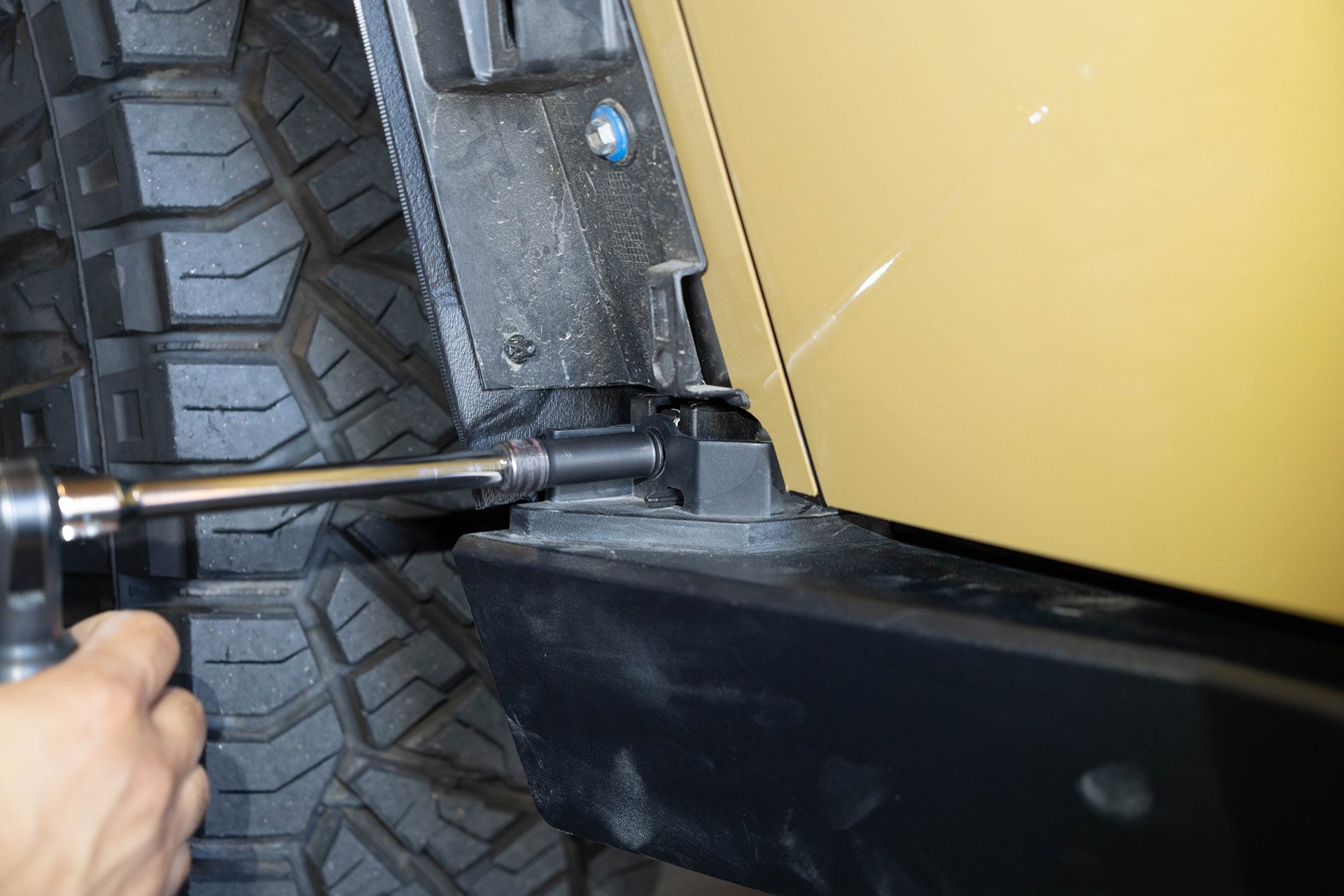 Tesla Cybertruck UP INVINCIBLE HD Rock Sliders - Installation 12