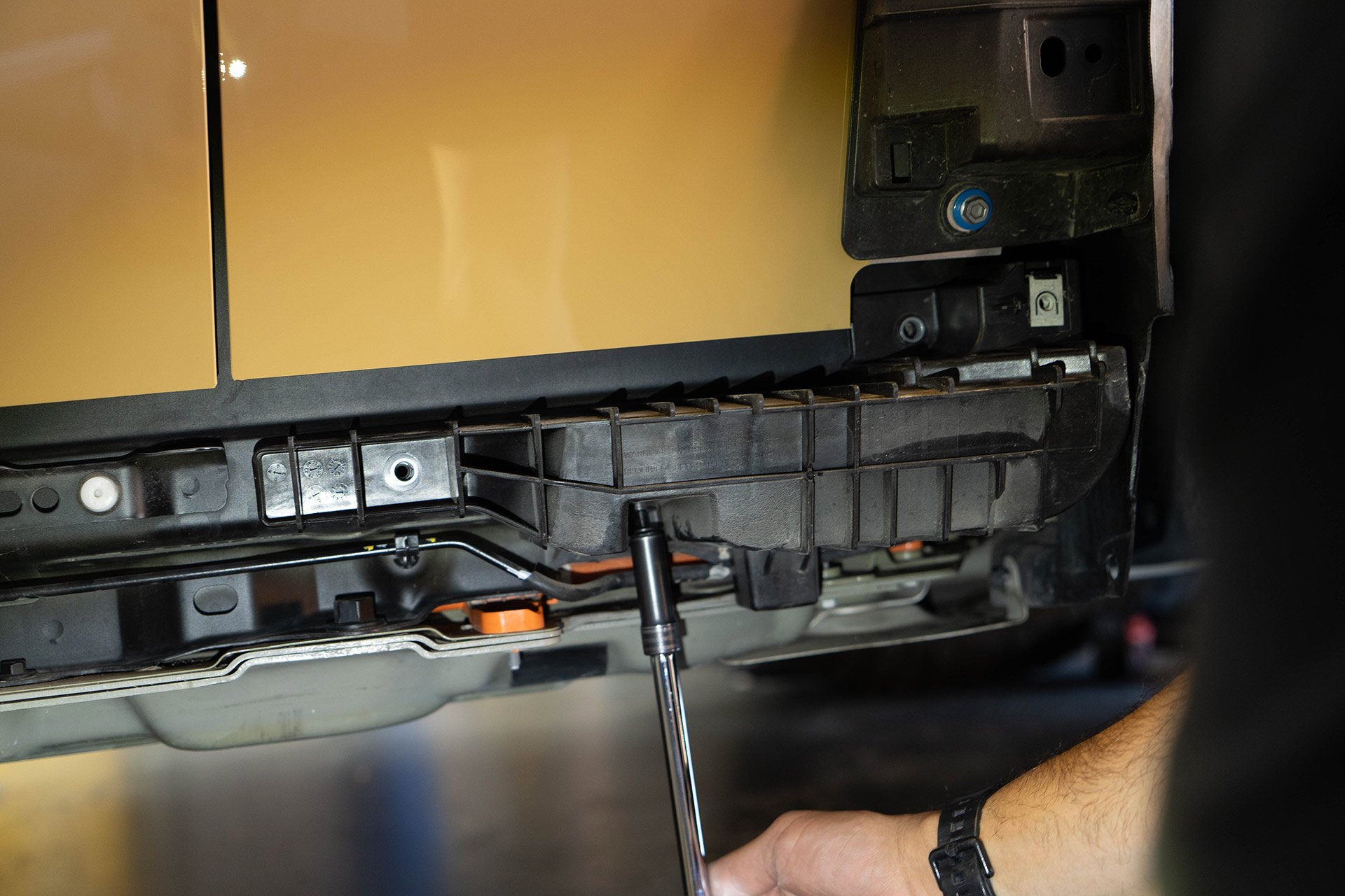 Tesla Cybertruck UP INVINCIBLE HD Rock Sliders - Installation 19