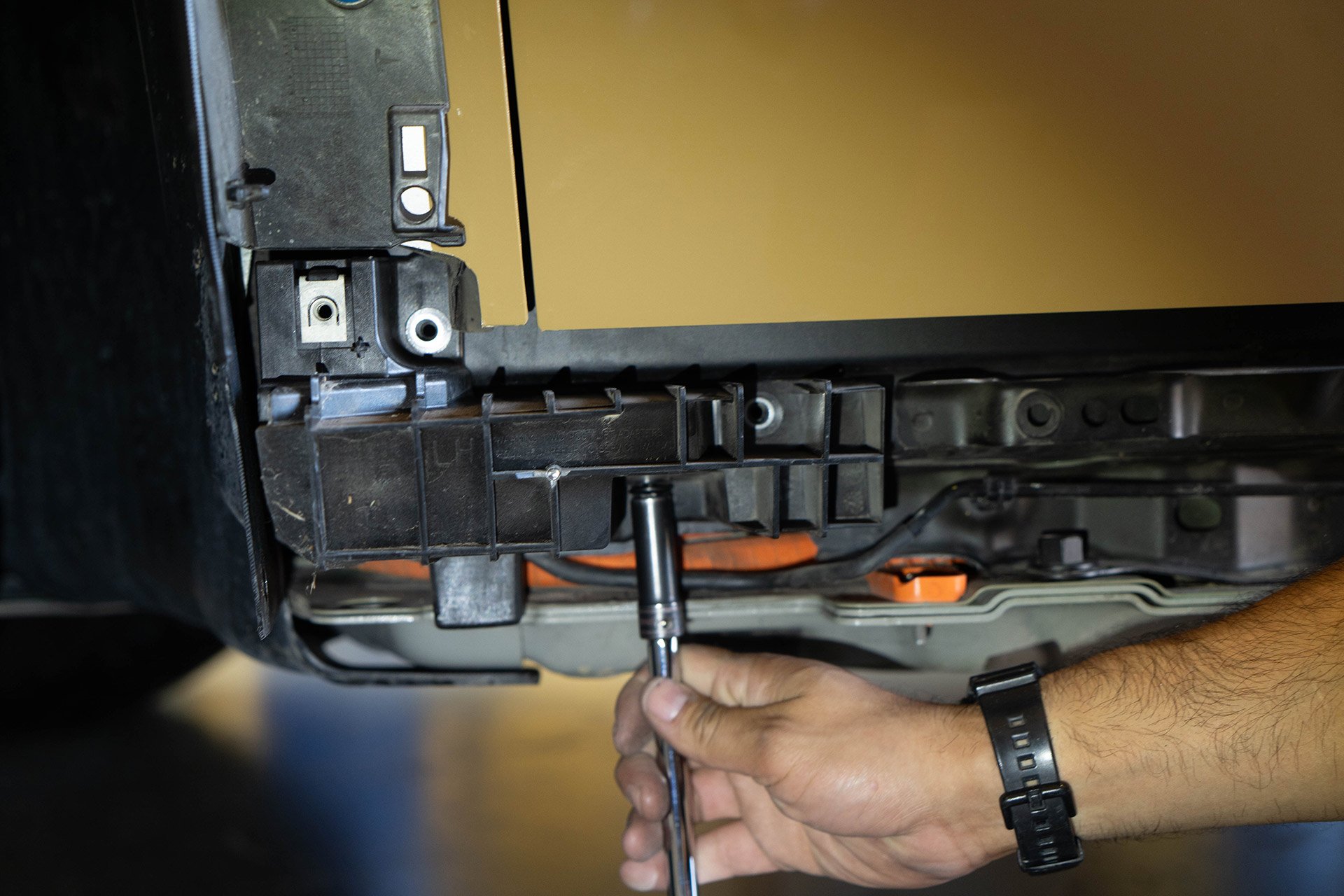 Tesla Cybertruck UP INVINCIBLE HD Rock Sliders - Installation 22