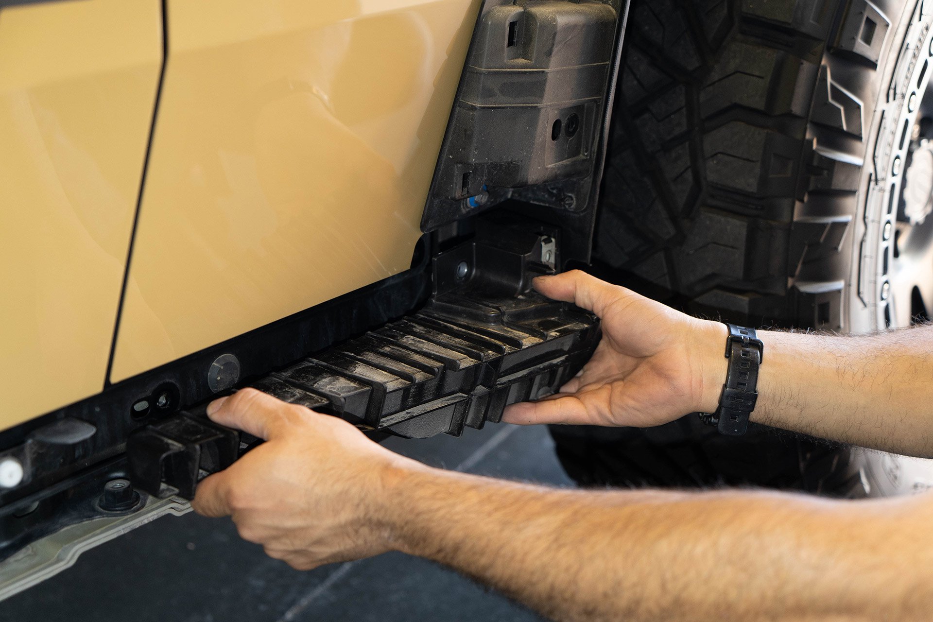 Tesla Cybertruck UP INVINCIBLE HD Rock Sliders - Installation 23