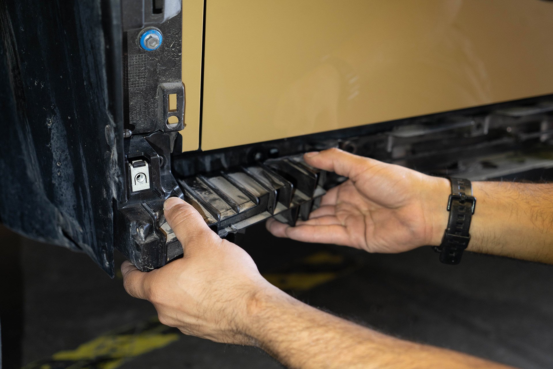 Tesla Cybertruck UP INVINCIBLE HD Rock Sliders - Installation 24