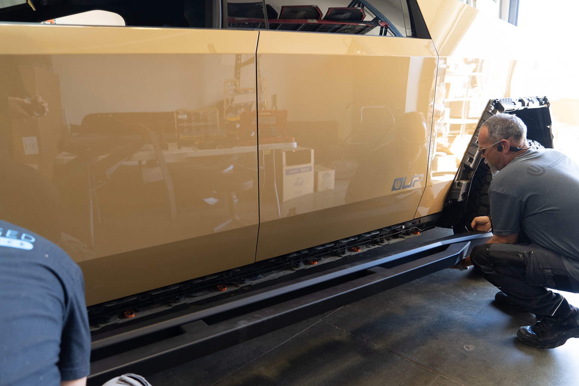 Tesla Cybertruck UP INVINCIBLE HD Rock Sliders - Installation 28