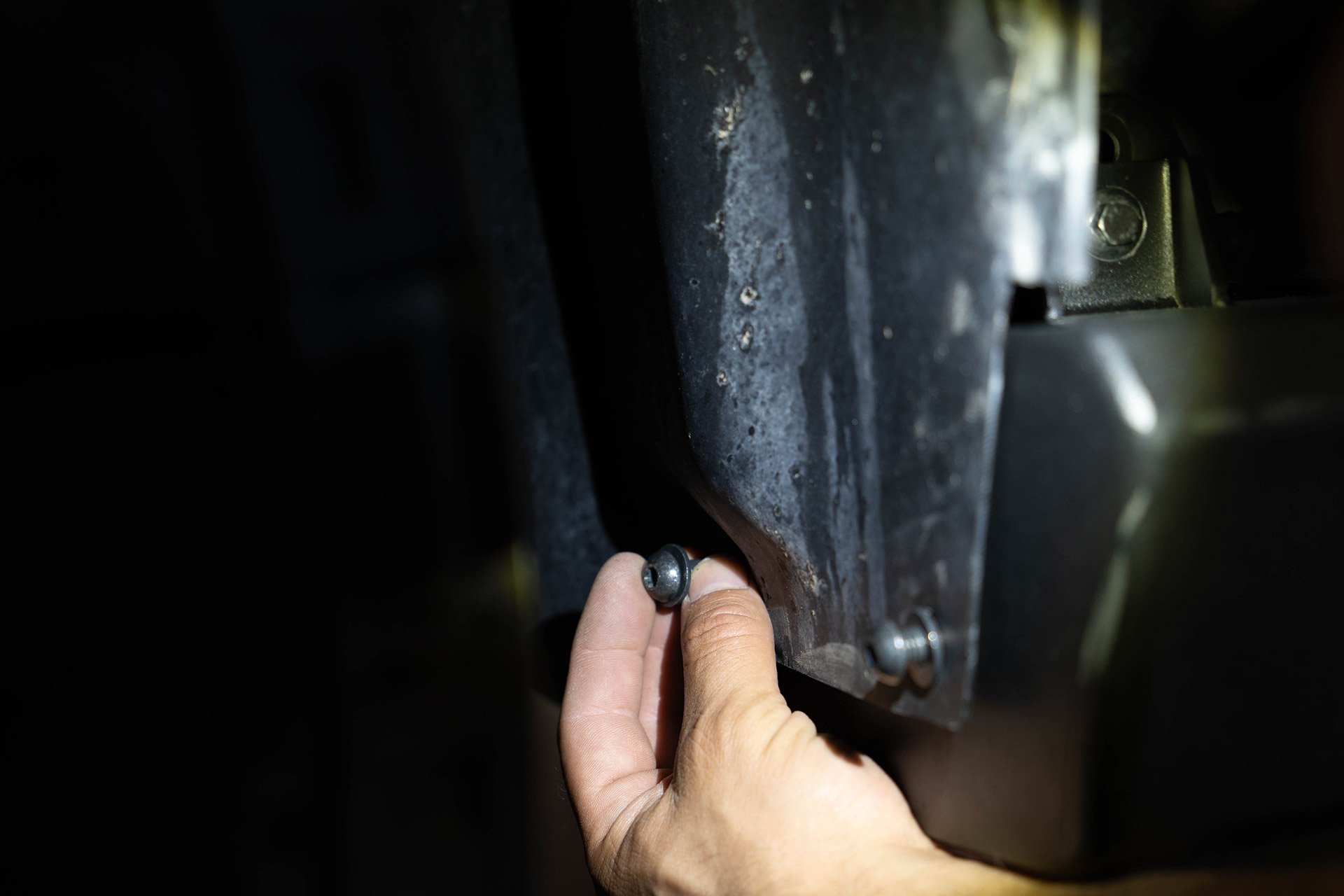 Tesla Cybertruck UP INVINCIBLE HD Rock Sliders - Installation 34