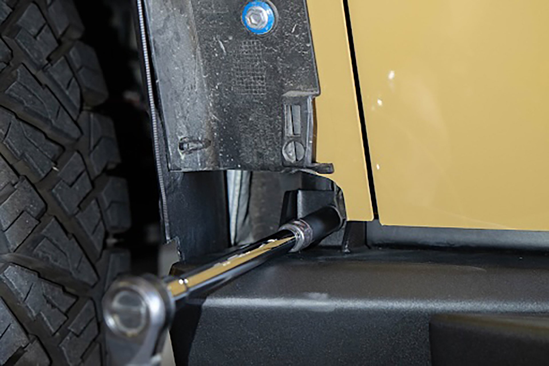 Tesla Cybertruck UP INVINCIBLE HD Rock Sliders - Installation 36