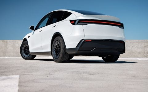 White Tesla Model Y Juniper UP Forged UP-RW Road Warrior Wheels 1 White Tesla Model Y Juniper UP Forged UP-RW Road Warrior Wheels